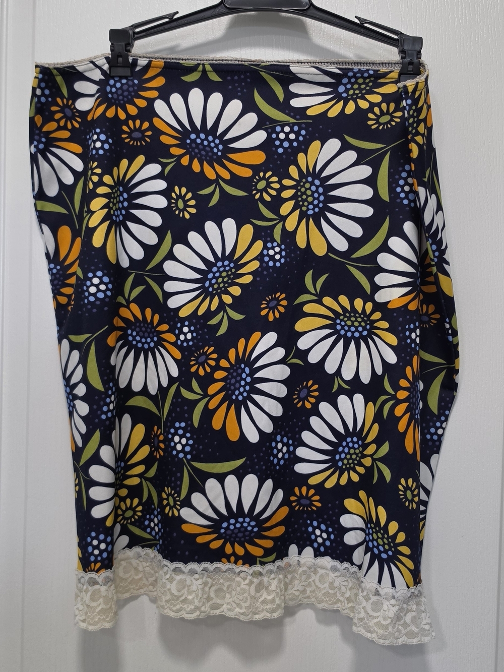 Floral Lace-Hem Pencil Skirt - Navy & White